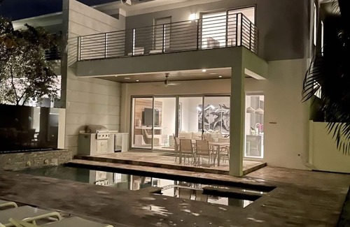 Delray Beach House | Luxury Villa 4 bedroom Ensuites with guest house and heated pool