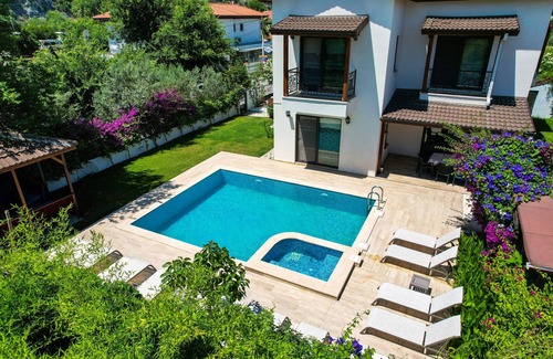 Dalyan City Center Villa | Luxury villa 5 minutes from scenic town center and river