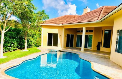 Survey Creek Villa | Luxury Villa 5br 5bath Plantation equestrian Park