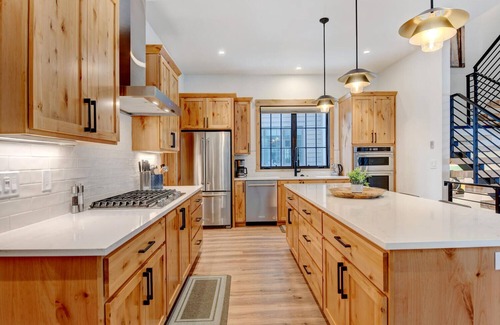 Old Town House | Luxury Villa 85 I Hot Tub I Rooftop Lounge I Great Views I Best Price I Discounted Attractions