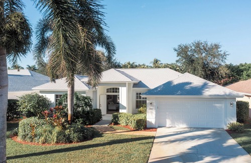 Central Naples Villa | Luxury Villa Casa Blanca Naples ⭐ Heated Pool & Spa, Close to 5th Ave & Beaches