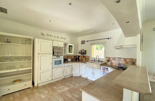 Les Brugassieres Villa | Luxury villa with pool house and beach pool