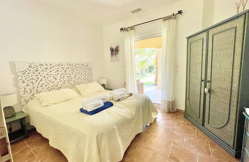 Les Brugassieres Villa | Luxury villa with pool house and beach pool