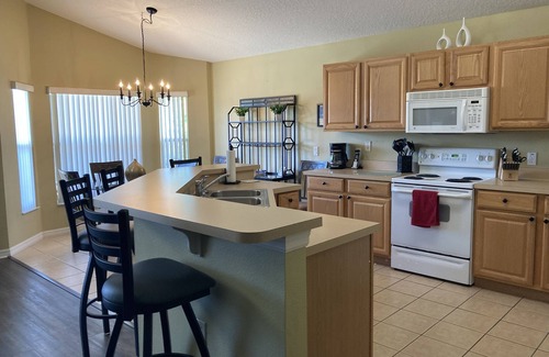 Highgate Park House | Luxury Villa, Gated Community, SOUTH FACING POOL/SPA, WIFI BBQ, mins to DISNEY!