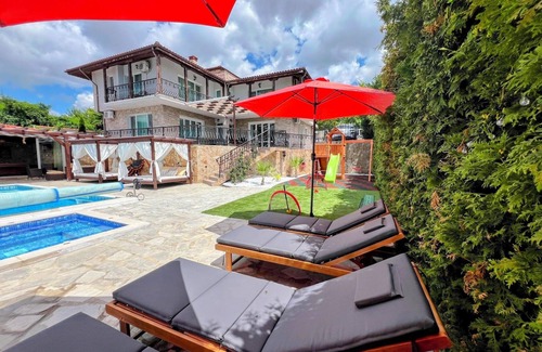 Balchik Villa | Luxury Villa "Gioia Del Sole" in walking distance to the Sea Promenade.