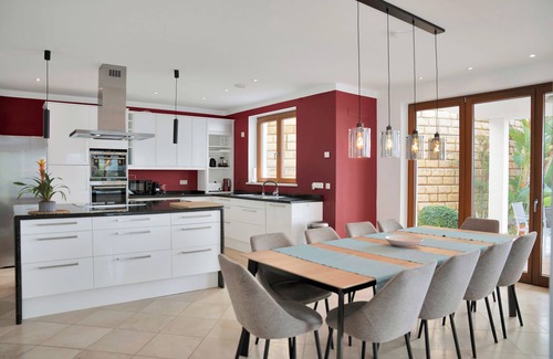 Fuengirola Villa | Luxury Villa -Heated pool - Jacuzzi -Sea view -Privacy -Perfect for groups!