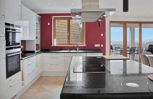 Fuengirola Villa | Luxury Villa -Heated pool - Jacuzzi -Sea view -Privacy -Perfect for groups!