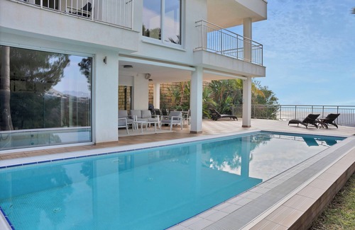 Fuengirola Villa | Luxury Villa -Heated pool - Jacuzzi -Sea view -Privacy -Perfect for groups!