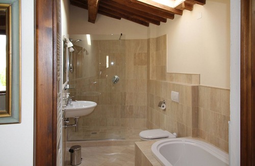 Cevoli Apartment | Luxury Villa in Charming Cevoli, Lari, Tuscany