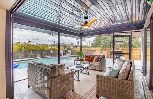 Englewood South Villa | ❤️️Luxury Villa in Englewood, Private Pool 😎, Game Room, 6 mins to Beaches