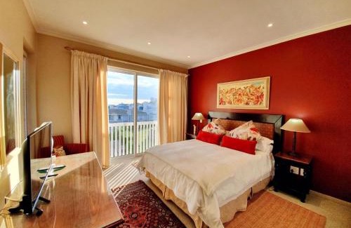 Pinnacle Point Apartment | Luxury Villa in Pinnacle Point with Inverter