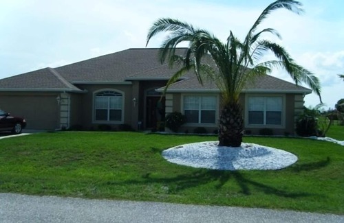 Deep Creek House | "Luxury Villa in Punta Gorda, FL - 4BD/3BA, Pool, Jacuzzi" Sandhill Cranes.