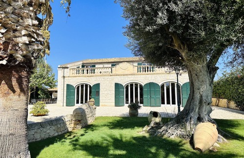 Donnalucata Villa | Luxury Villa in Sicily near the Sea with Swimming Pool and Tennis court