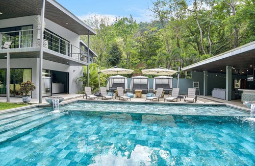 Jaco Villa | Luxury Villa in the Jungle with Private Pool + River View – Sleeps 16