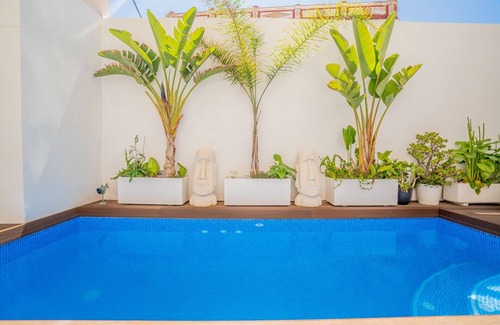 Burjasot Villa | Luxury Villa in Valencia with private pool and cinema roomBig house