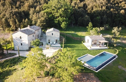 Antognola Villa | Luxury villa inside a splendid estate