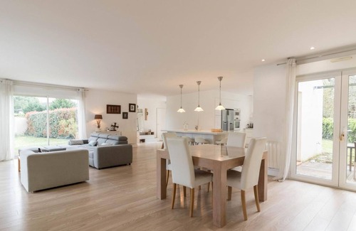 Aussonne House | Luxury villa near the airport and Airbus
