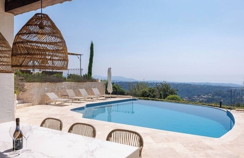 Vence Villa | Luxury villa nestled a few minutes from Saint-Paul-de-Vence panoramic view