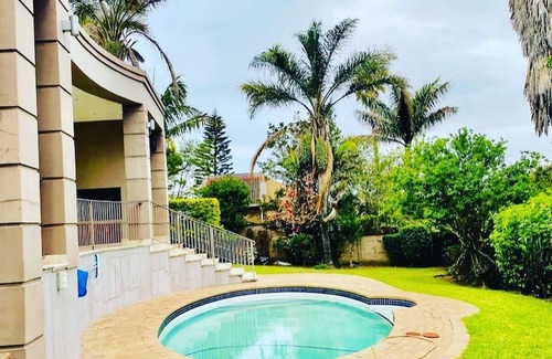 Beacon Bay Villa | Luxury Villa on Beaconhurst Drive 5 minutes to the beach