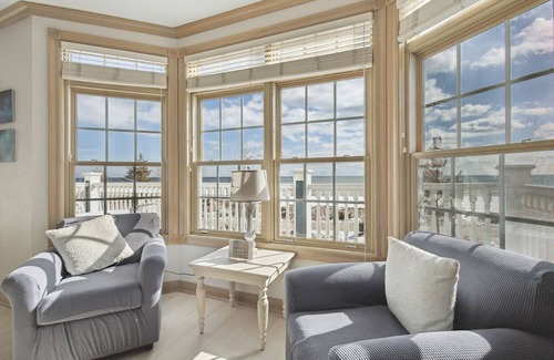 Sheboygan Villa | Luxury Villa on Lake Michigan!