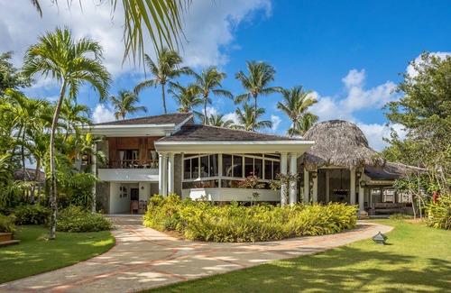 Las Terrenas Villa | Luxury villa Playa Bonita – beachfront, private pool, chef, 7 BR, sleeps 20