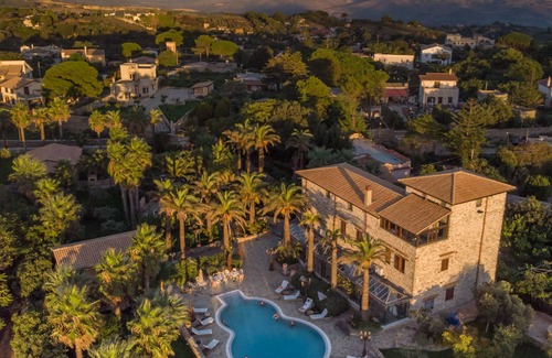 Partanna Villa | Luxury villa/Private Heated Pool/Private Garden