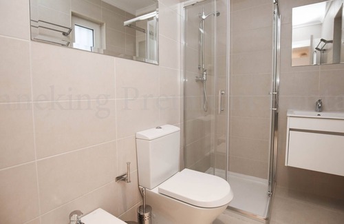 Lagoa Villa | Luxury villa, private pool, AC, TV, WiFi, BBQ, three bed, walk to the beach