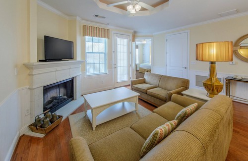 Galveston Villa | Luxury Villa, Private Lounge Access, Pool and Gym