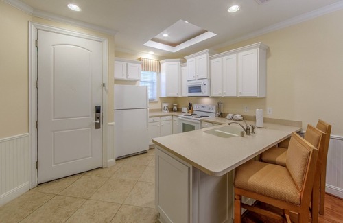 Galveston Villa | Luxury Villa, Private Lounge Access, Pool and Gym
