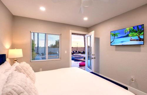Vista House | LUXURY VILLA - SLEEPS 24 - PRIVATE POOL & HOT TUB Beaches Legoland Views!