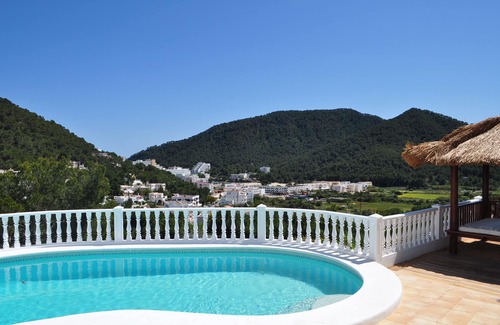 Santa Eulalia del Rio Villa | Luxury Villa sleeps 10-11 people - near Beach and Village