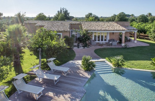 Castelvetrano Villa | Luxury villa with pool near Selinunte - 3 bedrooms, 3 bathrooms