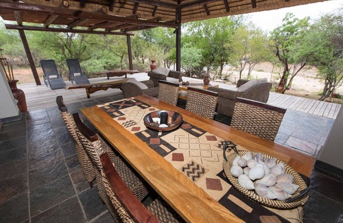Hoedspruit House | Luxury villa with a swimming pool in Hoedspruit