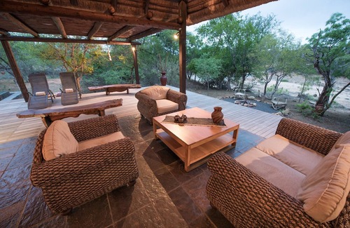 Hoedspruit House | Luxury villa with a swimming pool in Hoedspruit