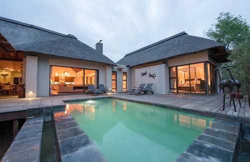 Hoedspruit House | Luxury villa with a swimming pool in Hoedspruit