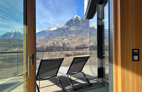 Schenna Villa | Luxury Villa with far-reaching views between Schenna and Meran. Extraordinary!