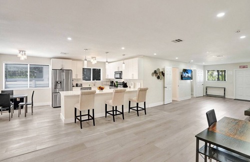 South Lake Villa | Luxury Villa with Heated Pool close to Beach