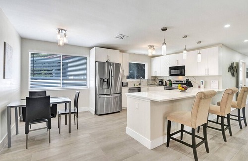 South Lake Villa | Luxury Villa with Heated Pool close to Beach