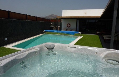 Los Mojones Villa | Luxury villa with heated private pool, jacuzzi and grill area