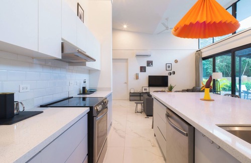 Tamarindo Villa | Luxury Villa with High-Speed Wi-Fi, Salt Water Pool, Fire Pit & Roof Terrace!