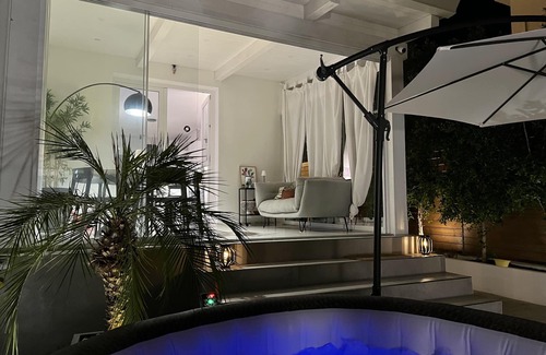Mondello Villa | Luxury villa with jacuzzi at few meters from the beach