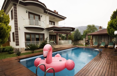 Koycegiz Villa | Luxury Villa with Pool & Camellia in Köycegiz Muğla