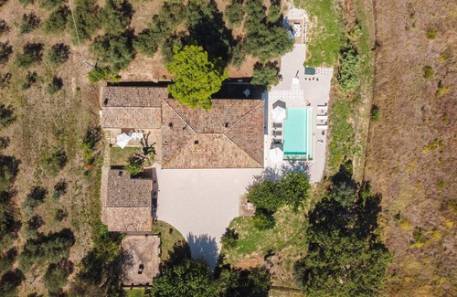 Guzman Villa | Luxury Villa With Pool, air Conditioned, Walking Distance to the Town of Bevagna