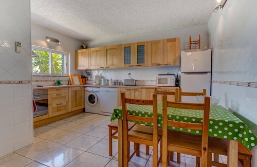 Mato Serrao Villa | Luxury villa with private pool. Walking distance to town & beach. Free WiFi.