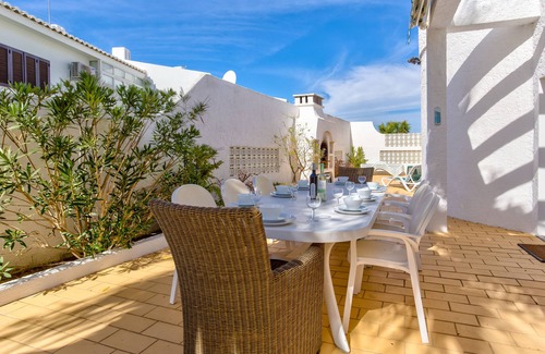 Mato Serrao Villa | Luxury villa with private pool. Walking distance to town & beach. Free WiFi.