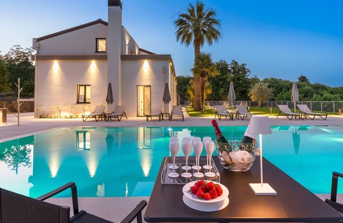 Mascali Villa | luxury villa with swimming pool in Mascali
