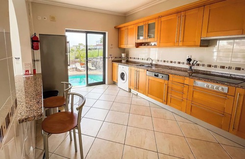 Albardeira Villa | Luxury Villa with swimming pool, air con, close to beach, marina/town