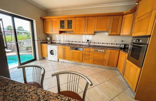 Albardeira Villa | Luxury Villa with swimming pool, air con, close to beach, marina/town
