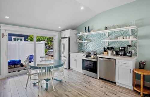 Holmes Beach Villa | Luxury Villa with Pool, Near Beach!