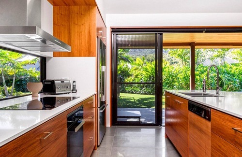 Airlie Beach House | Luxury Villas Aqua at Yangaro (With Car Parking)